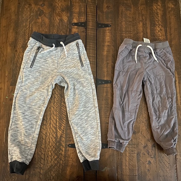 Two Pack of 4T sweats and pants!! - Picture 1 of 4